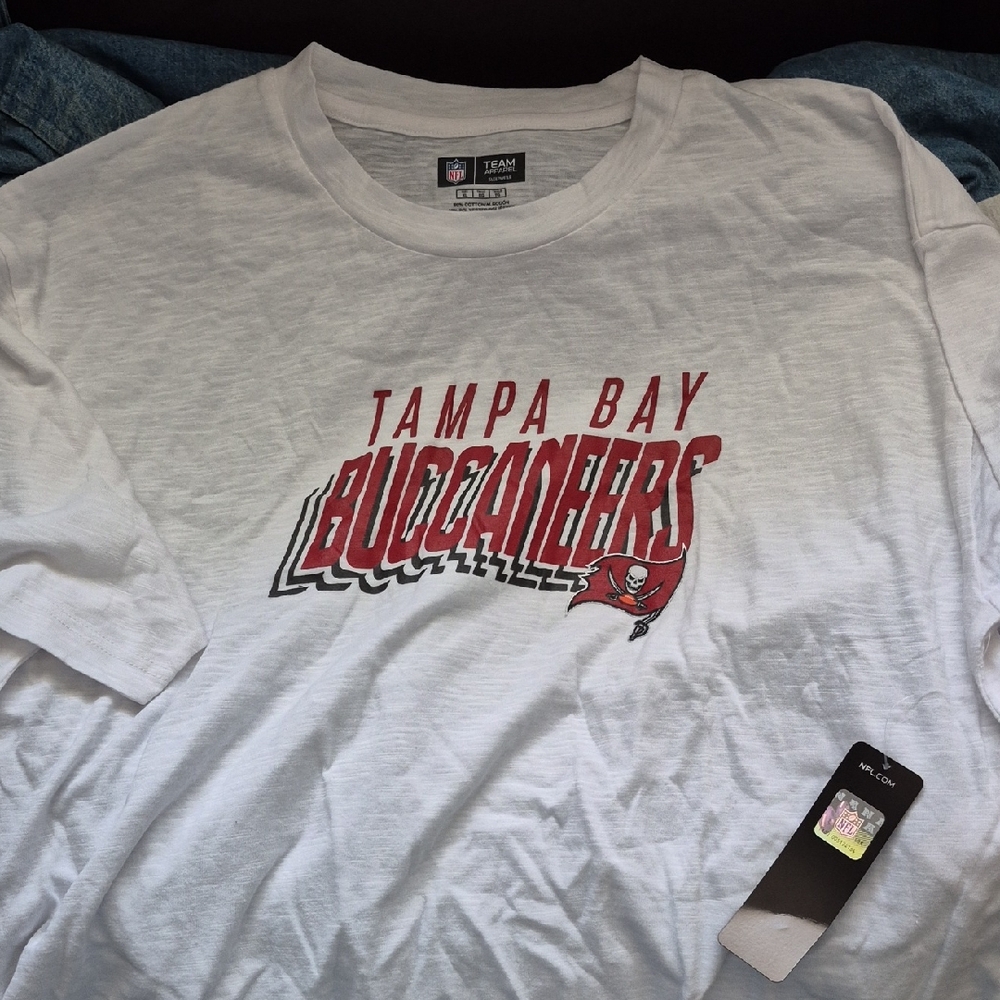 NFL Tampa Bay Buccaneers White and Red Graphic Tee